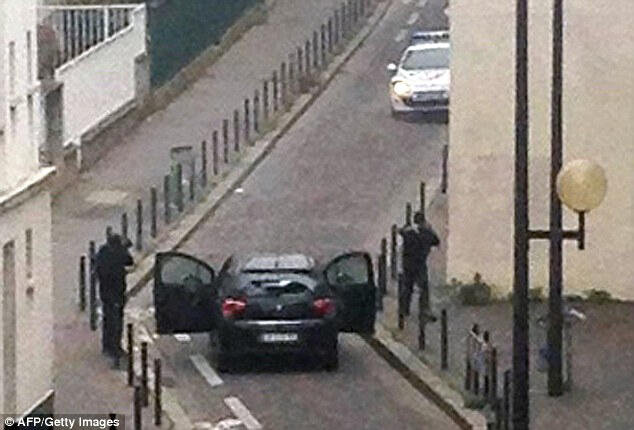 &#91;VIDEO&#93; Charlie Hebdo Kantor Majalah Penghina Nabi Muhammad di Paris Diserang