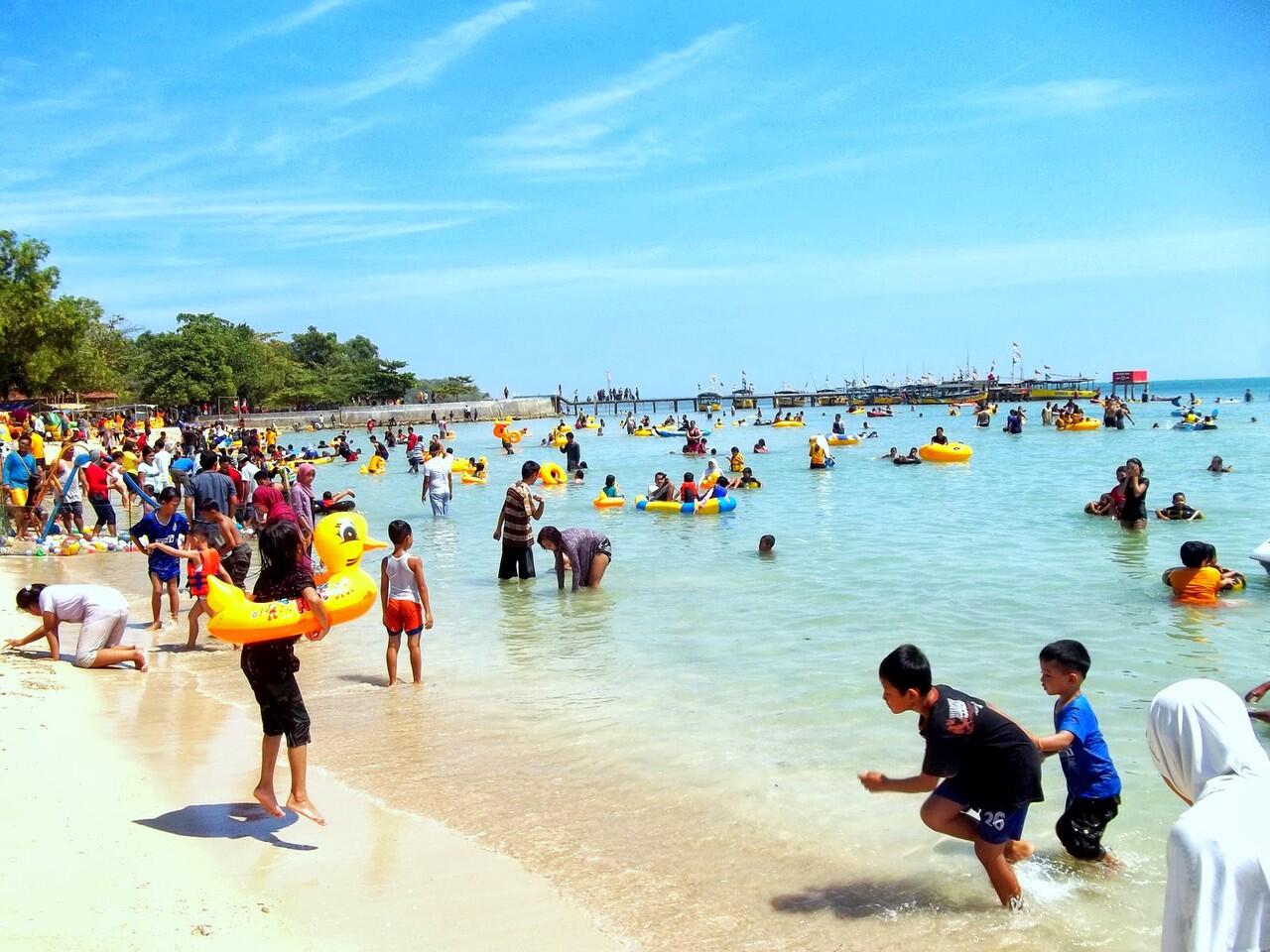 BIAR DUNIA TAHU : Tempat Wisata Pantai di Jepara Jawa Tengah yang Wajib Kamu Kunjungi