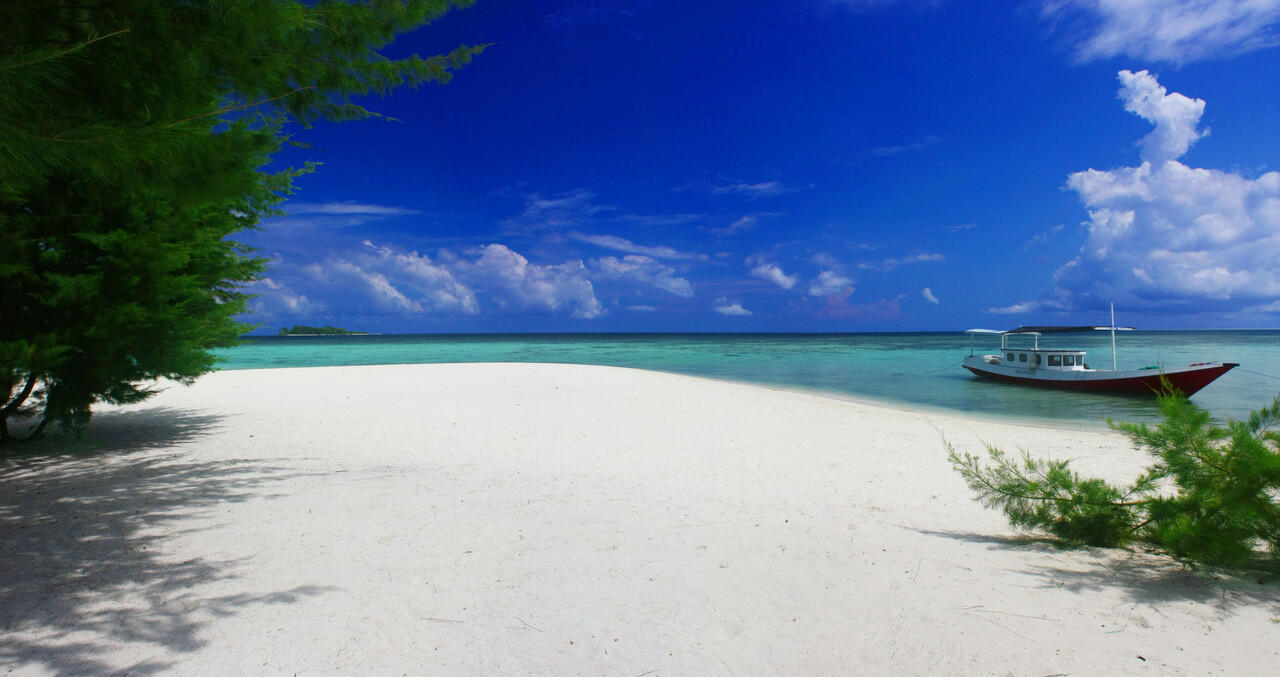 BIAR DUNIA TAHU : Tempat Wisata Pantai di Jepara Jawa Tengah yang Wajib Kamu Kunjungi