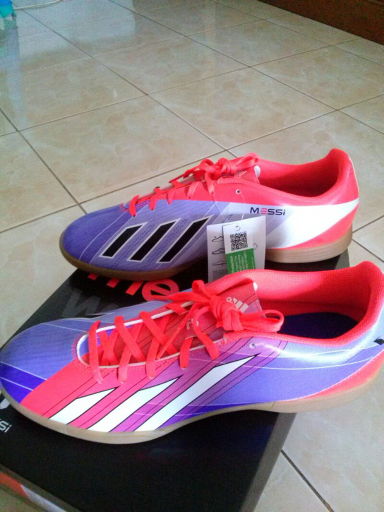 sepatu futsal adidas nitrocharge 44 2/3 dan f5 messi turbo 39