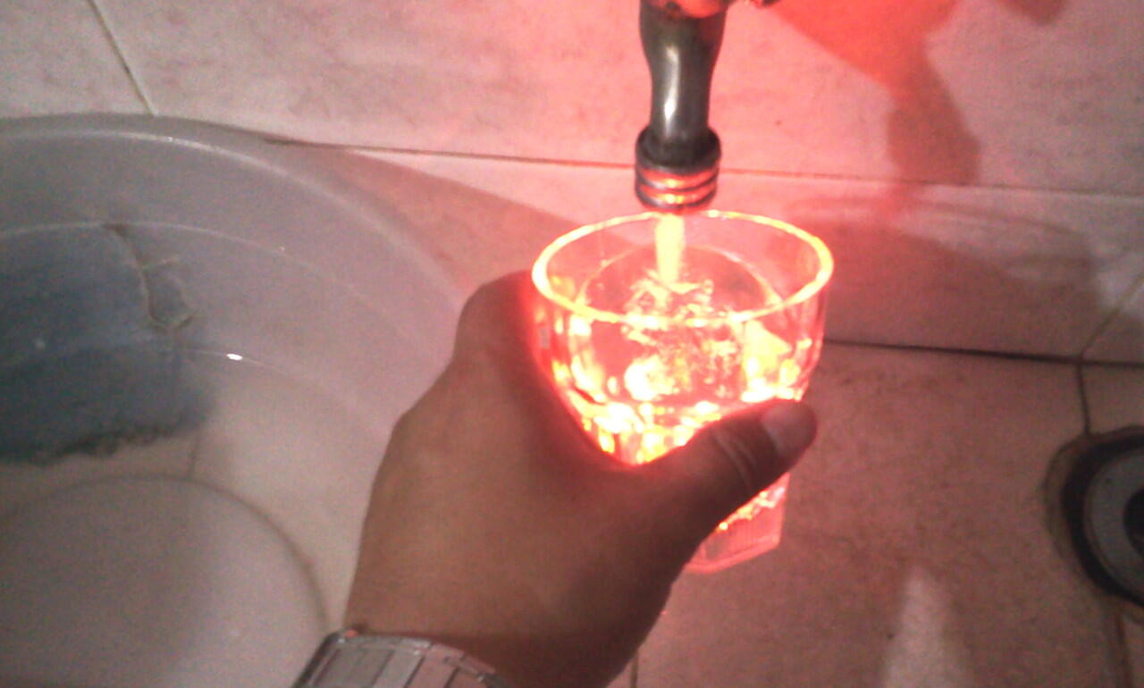 Gelas Led Sensor Air UNIK ABEESSS !!! BIKIN TAMU AGAN KAGET!! :D