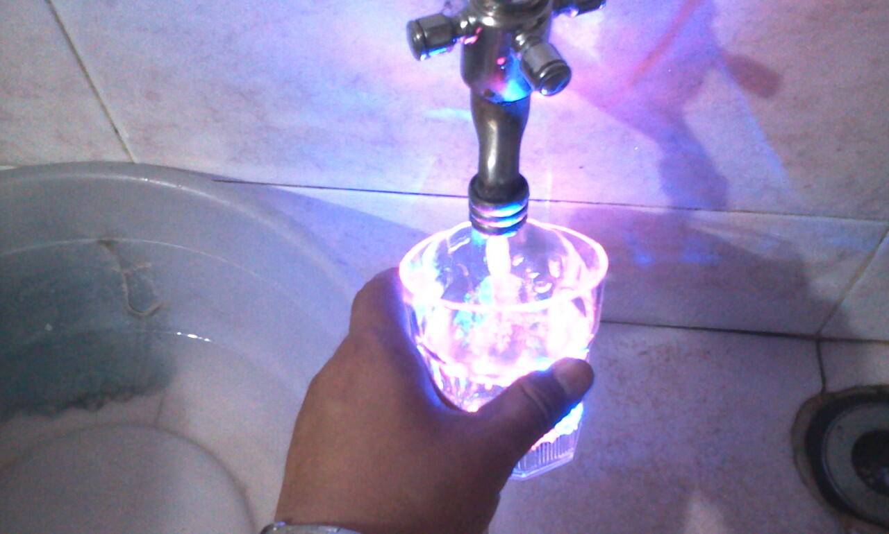 Gelas Led Sensor Air UNIK ABEESSS !!! BIKIN TAMU AGAN KAGET!! :D