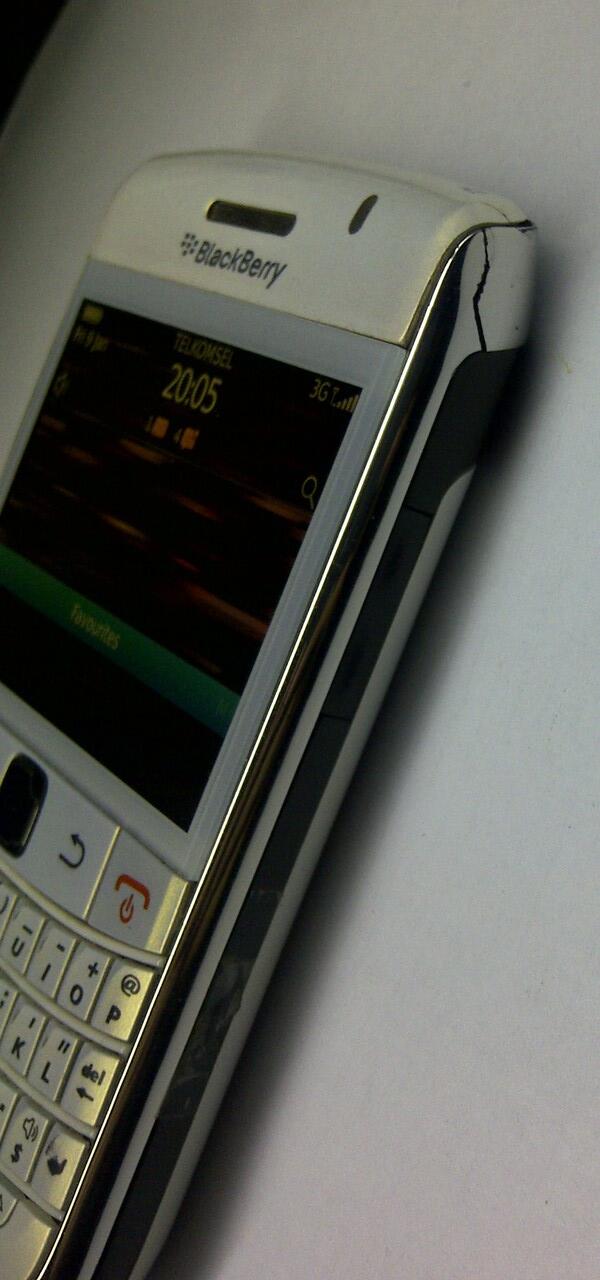 BLACKBERRY Onyx 2 9780 lengkap warna putih bandung