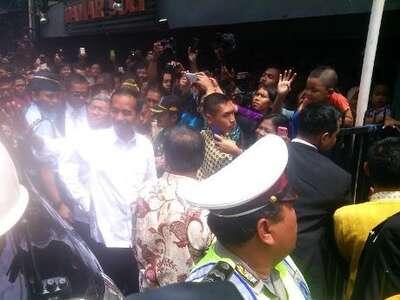 Hot News.. ingin liat Jokowi, ibu-ibu di Binong Jati Sampai Rela tak Masak