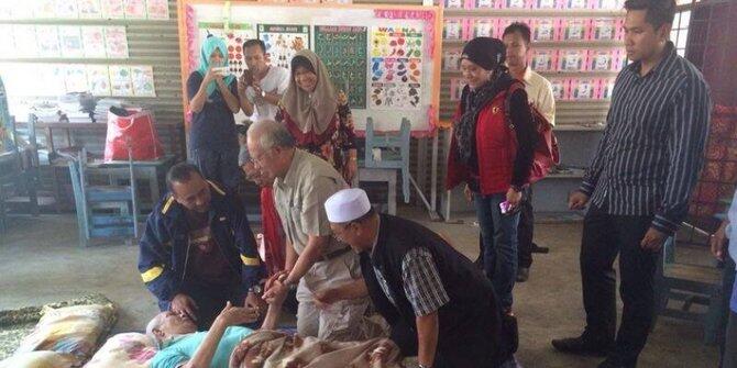 PEJABAT DUNIA BLUSUKAN DEMI PENCITRAAN