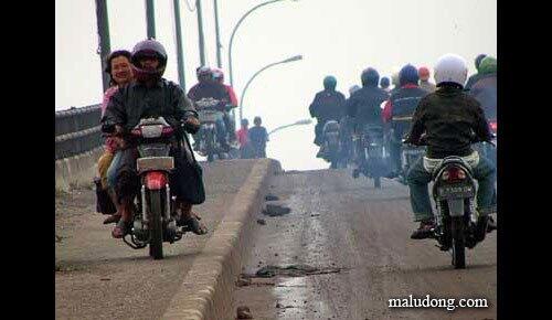 BEBERAPA KEBIASAAN ANEH ORANG INDONESIA
