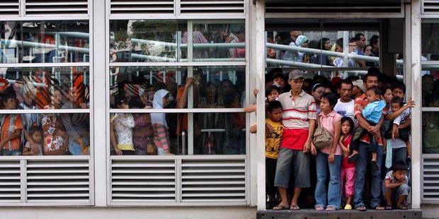 BEBERAPA KEBIASAAN ANEH ORANG INDONESIA