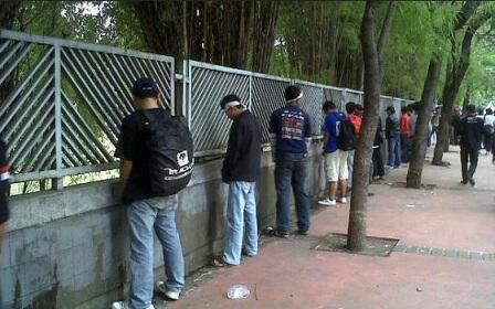 BEBERAPA KEBIASAAN ANEH ORANG INDONESIA