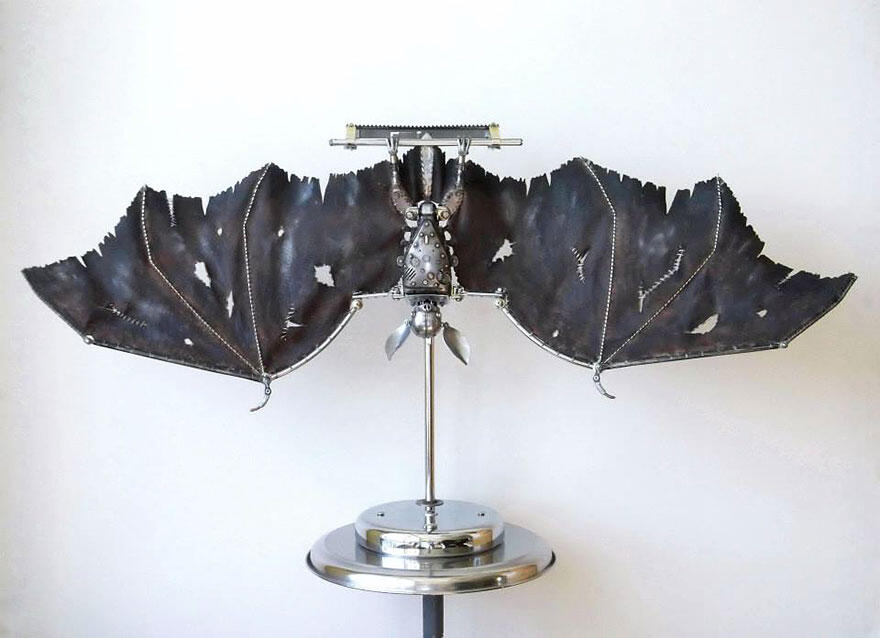 Logam dan Besi Tua Daur Ulang Bisa Jadi Hewan Steampunk Keren
