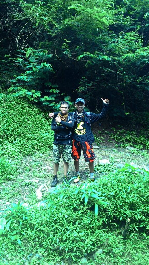 Hiking Asik Ke Curug Roda A.k.a Curug Panganten