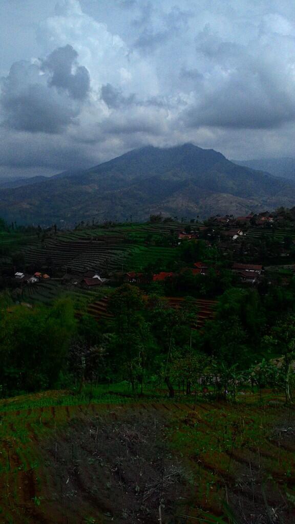 Hiking Asik Ke Curug Roda A.k.a Curug Panganten