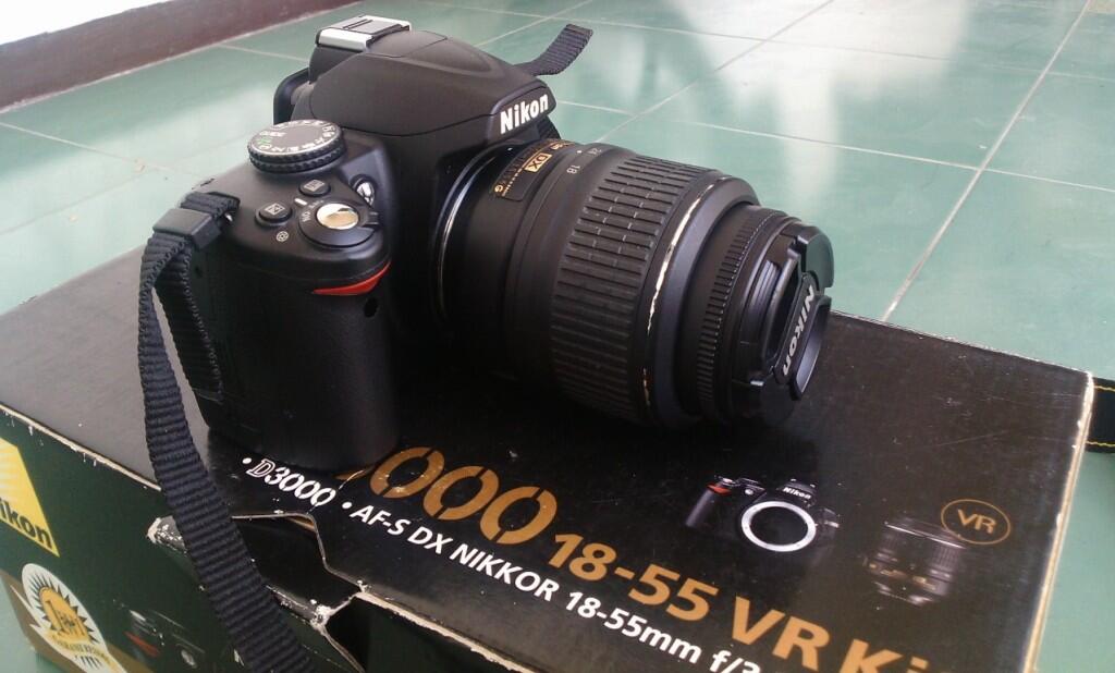 Nikon D3000 + Tas + Mmc + Lens Hood Surabaya