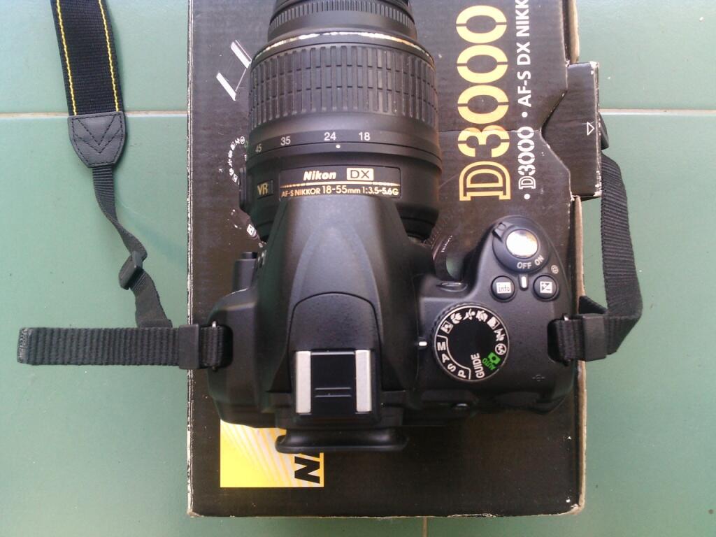 Nikon D3000 + Tas + Mmc + Lens Hood Surabaya