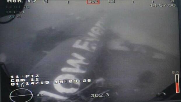 Badan AirAsia QZ8501 Berhasil Ditemukan, Ini Fotonya