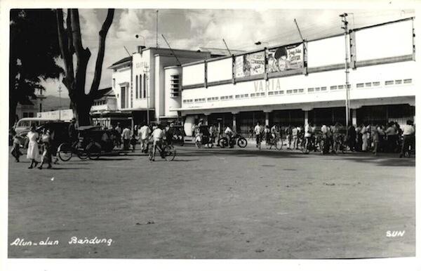 Foto-foto indonesia yang langka dari tahun 1880 sampai 1988...