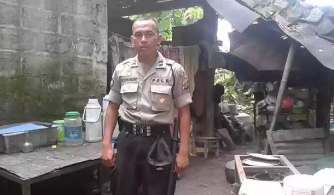 Ngga Pasti yg Berseragam Itu Mapan (Tamparan Buat Kita)