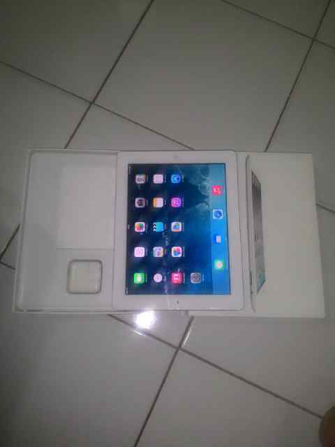 ipad 2 32GB WIFI only lengkap putih nego butuh U gan