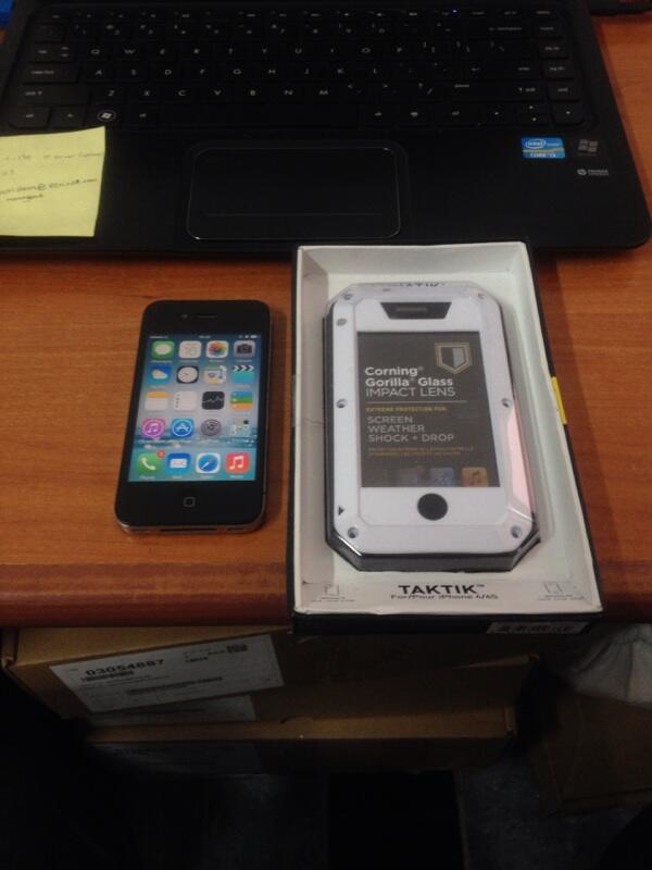 Jual iphone 4 16gb hitam mulus bonus lunatik taktik