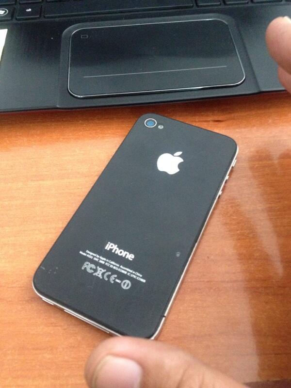 Jual iphone 4 16gb hitam mulus bonus lunatik taktik