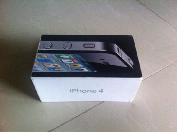 Jual iphone 4 16gb hitam mulus bonus lunatik taktik
