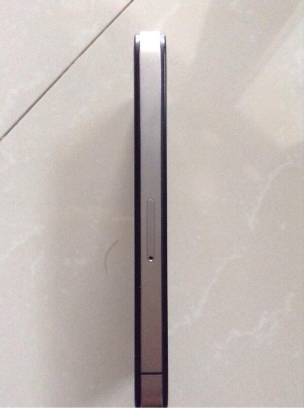 Jual iphone 4 16gb hitam mulus bonus lunatik taktik