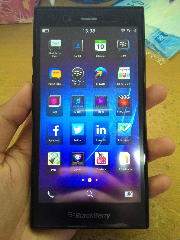 Blackberry Z3 (Black) Jakarta Edition Ex-Cewe Mulus Garansi ExTAM.....