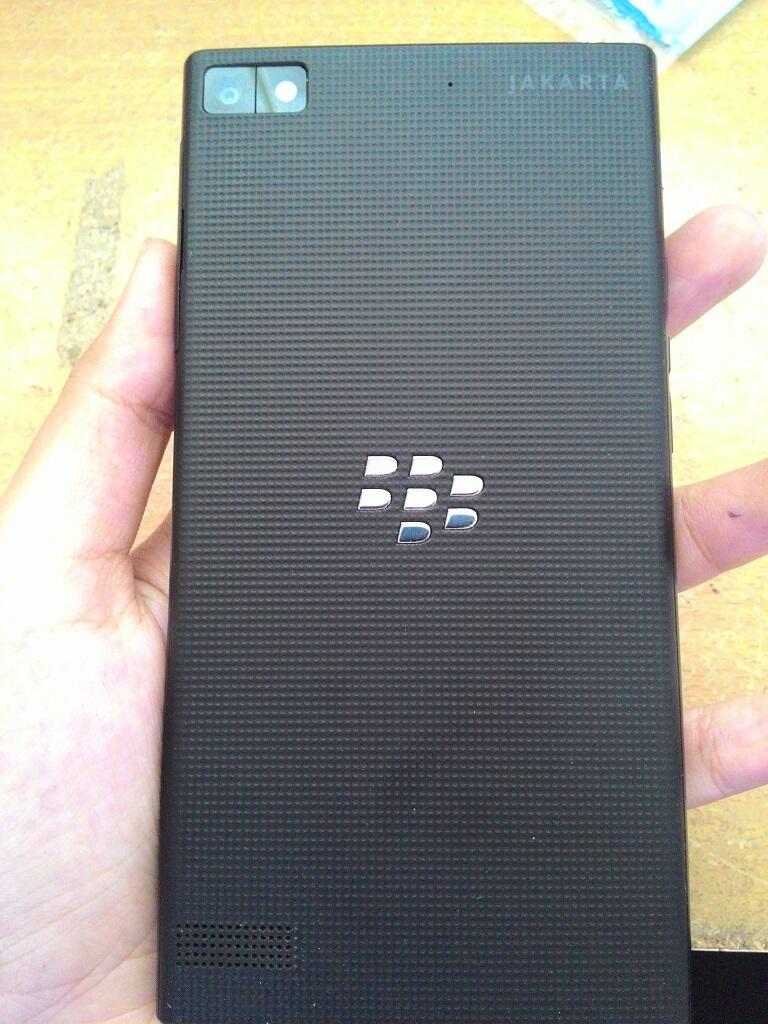Blackberry Z3 (Black) Jakarta Edition Ex-Cewe Mulus Garansi ExTAM.....