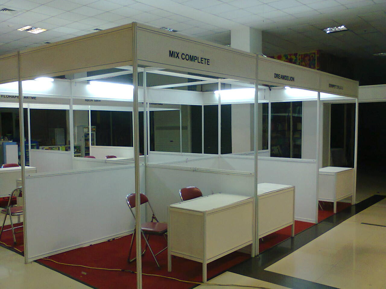Terjual sewa partisi R8 foto booth exhibition jabodetabek 