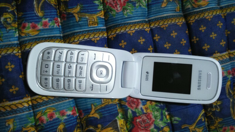 Jual Samsung GT-E1272 Duos Flip putih mulus Bandung/Cimahi