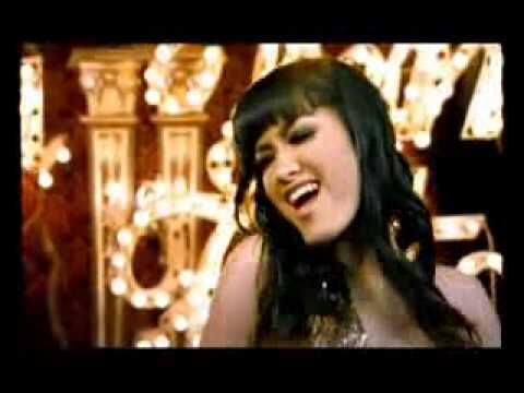 Dangdutan Yuk!! Ini Dia 10 Lagu Dangdut Paling Fenomenal Di Indonesia !