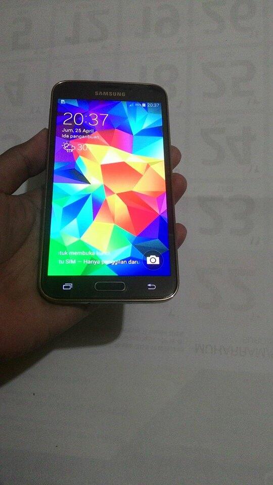 Samsung Galaxy S5 SM-G900 Gold water resistant like new mulus 99% BTG