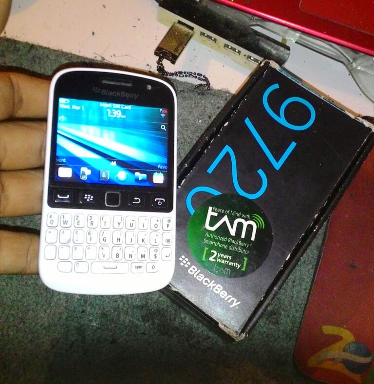 Muraahh gann !! Blackberry Samoa 9720 Putih Mulus TAM, COD Surabaya