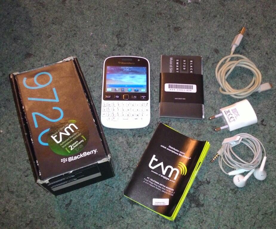 Muraahh gann !! Blackberry Samoa 9720 Putih Mulus TAM, COD Surabaya