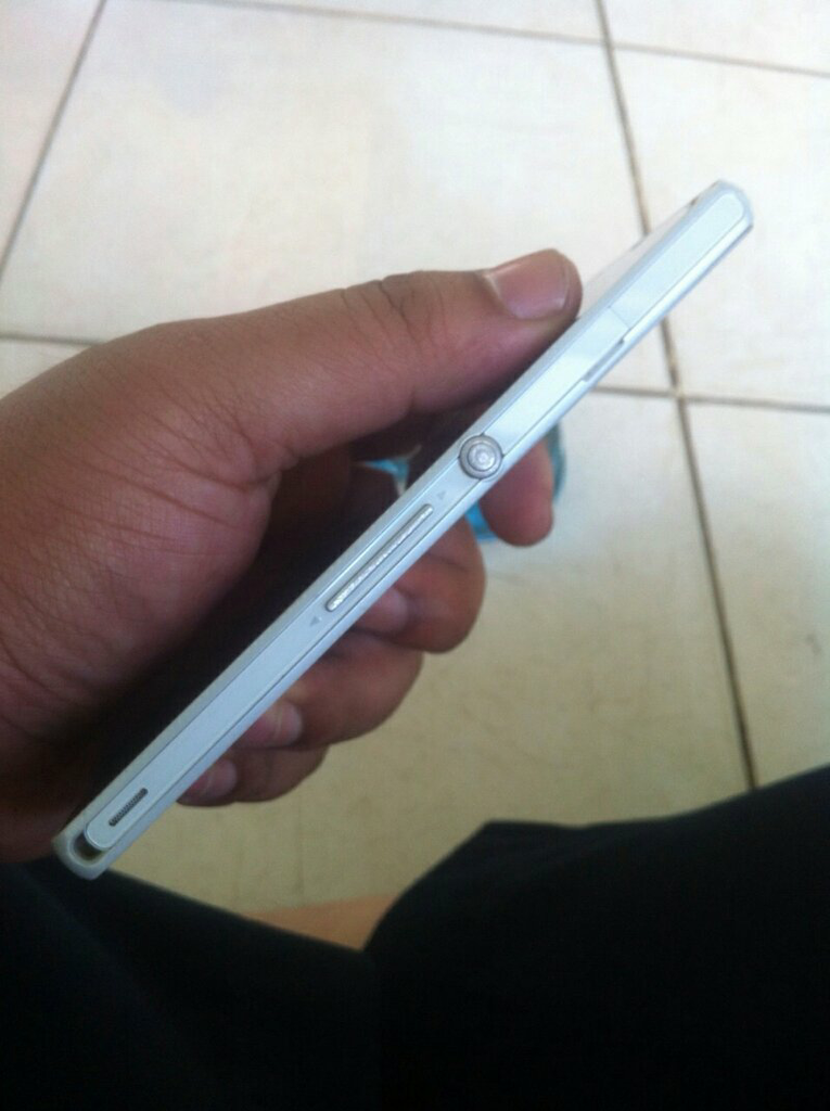 SONY XPERIA Z BATANGAN white