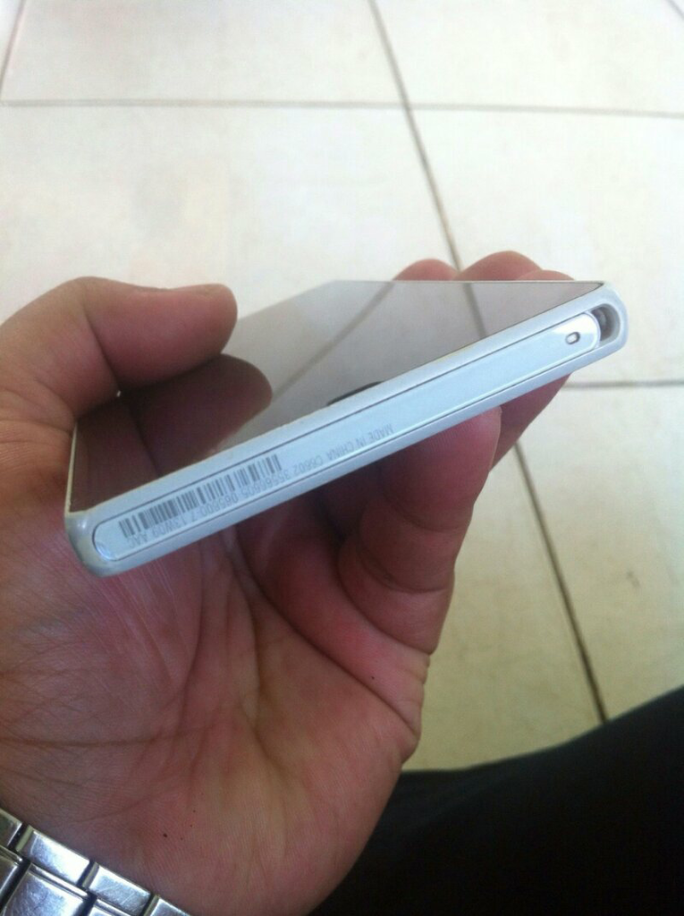 SONY XPERIA Z BATANGAN white