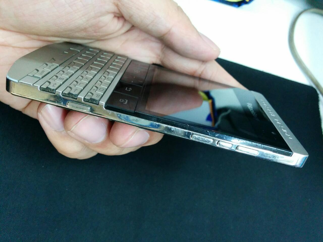 WTS Blackberry Porsche Design P9981 SILVER,TAM,Unit aja,Mulus 95%,Terawat,Rekber oke