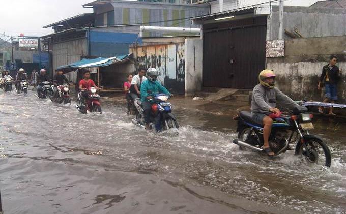 Duka Melewati Kapuk Kamal (pict)