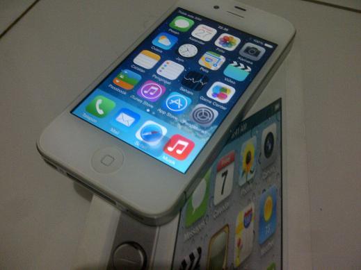 ipnone 4s 16GB warna white mulus dan fullset