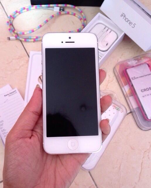 Iphone 5 WHITE 16G second FULLSET MULUS (garansi IBOX)