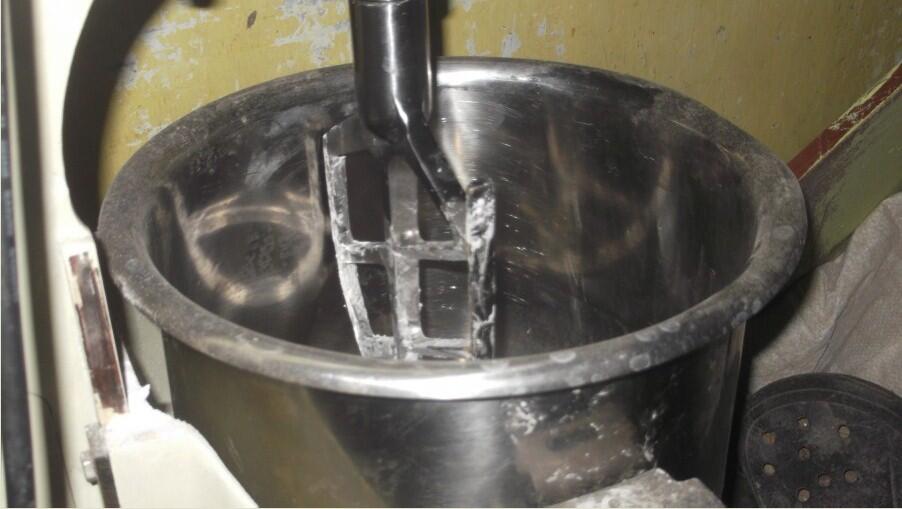 Mixer adonan kue donat dan roti