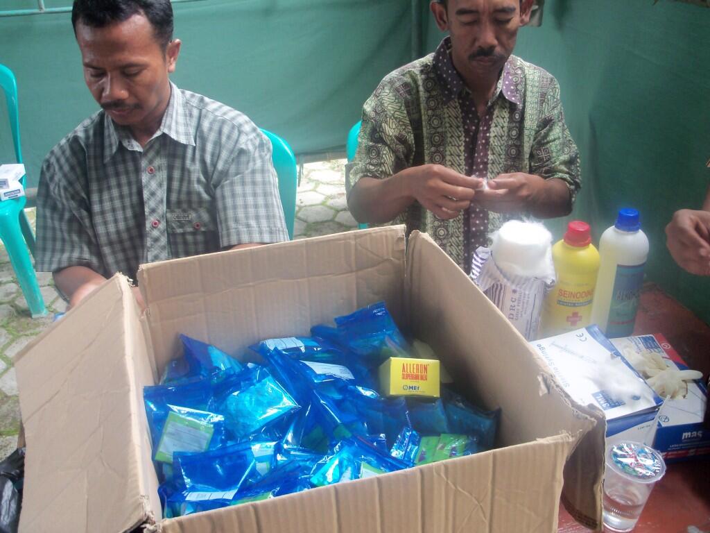 Sunatan Masal Bersama Forum ICITY Kerja Bareng DKM Masjid Arjawinangun-Cirebon