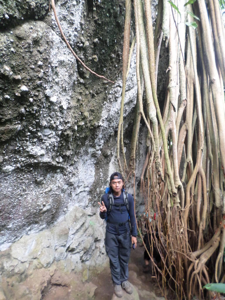 Rappeling di Situs Gunung Munara