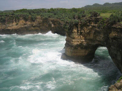 17 Pantai Indah di Pacitan, Jawa Timur