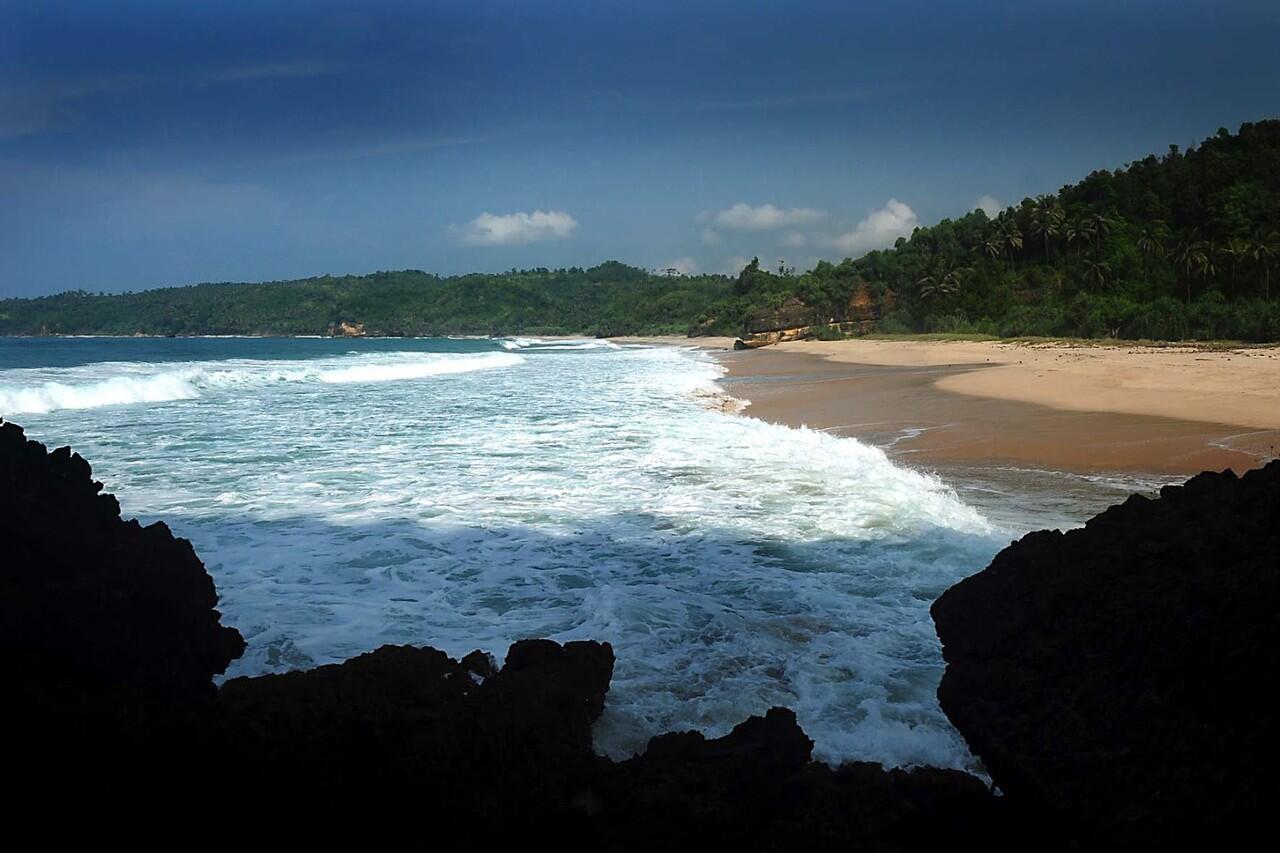 17 Pantai Indah di Pacitan, Jawa Timur