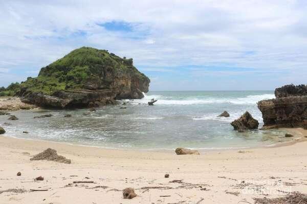17 Pantai Indah di Pacitan, Jawa Timur