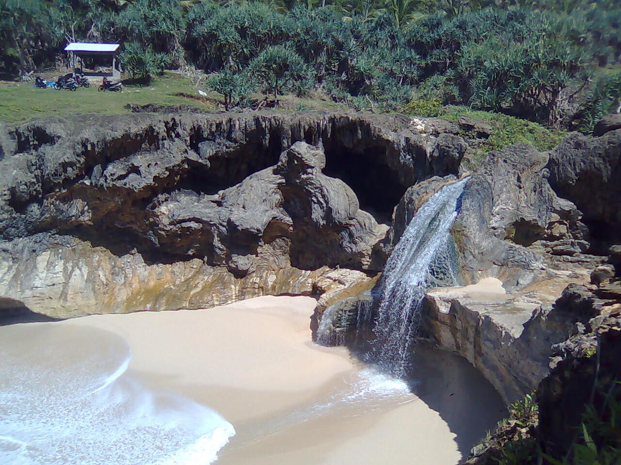 17 Pantai Indah di Pacitan, Jawa Timur