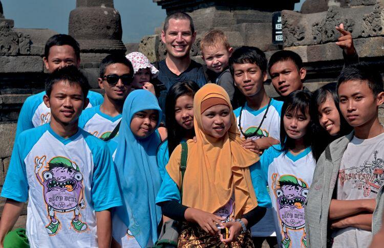 9 Alasan Mengapa Traveling Ke Luar Negeri Justru Bikin Kamu Kangen Indonesia