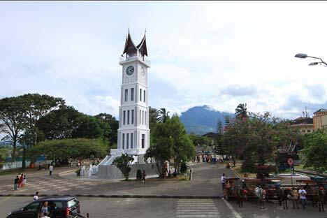 Indahnya Alun-Alun kota di Indonesia