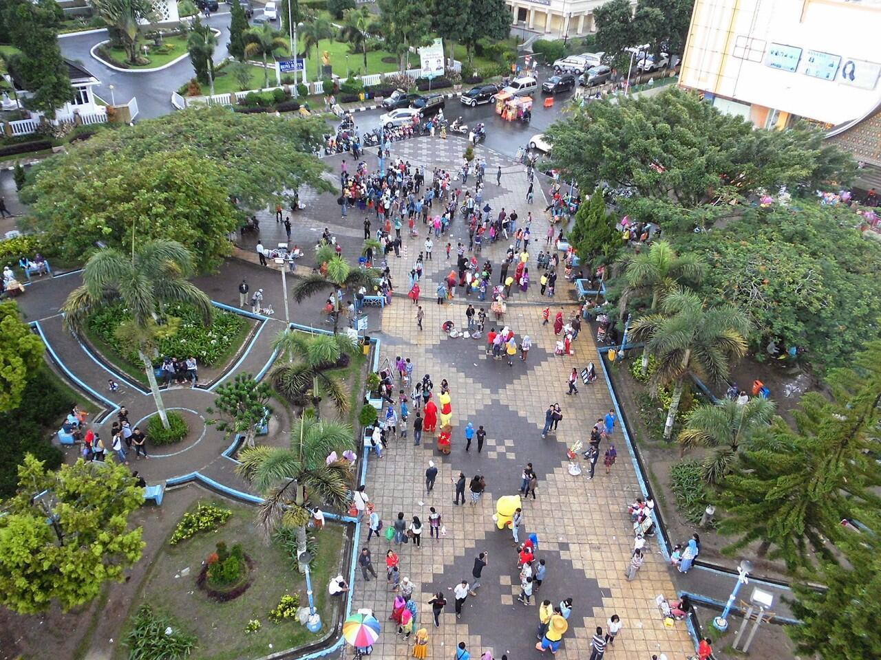 Indahnya Alun-Alun kota di Indonesia