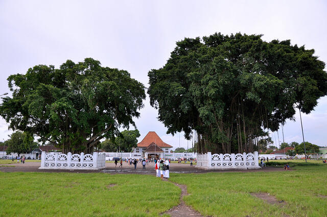 Indahnya Alun-Alun kota di Indonesia